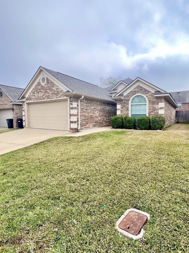 Building Photo - 4344 Spring Garden Dr