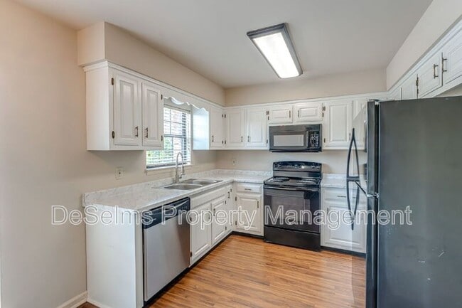 Building Photo - 1122 Brentwood Pointe