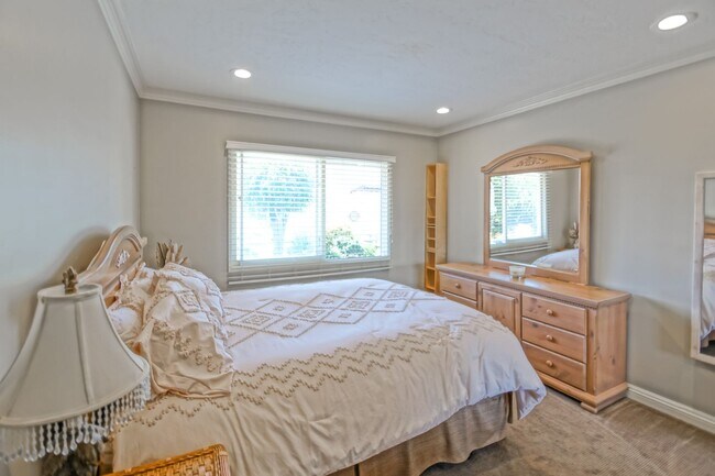 Building Photo - CHARMING & AIRY, 4BR2BA MONTEMALAGA HILLTOP HOME W/ “QUEENS NECKLACE” VIEWS, 2-CAR GARAGE & BEAUT...