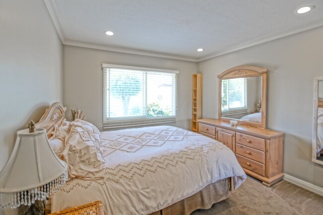 Building Photo - FULLY FURNISHED, CHARMING & AIRY, 4BR2BA MONTEMALAGA HILLTOP HOME W/ “QUEENS NECKLACE” VIEWS, 2-C...