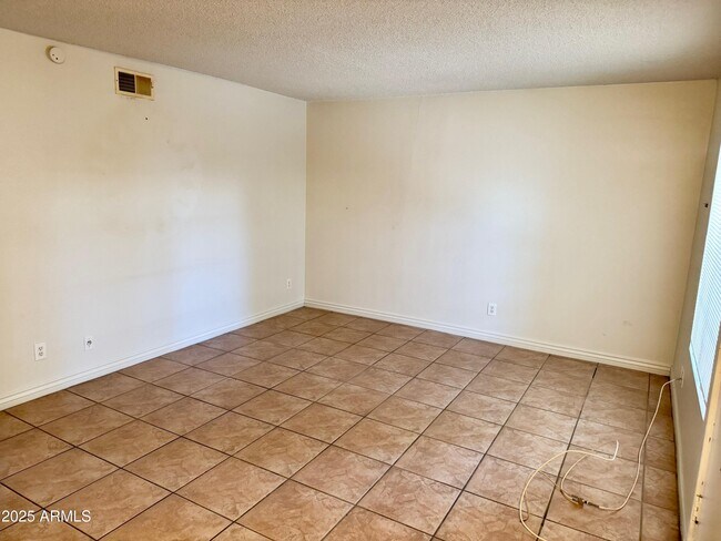 Building Photo - 1622 E Campbell Ave