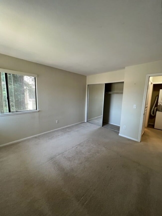 Building Photo - 3715 Tallyho Dr