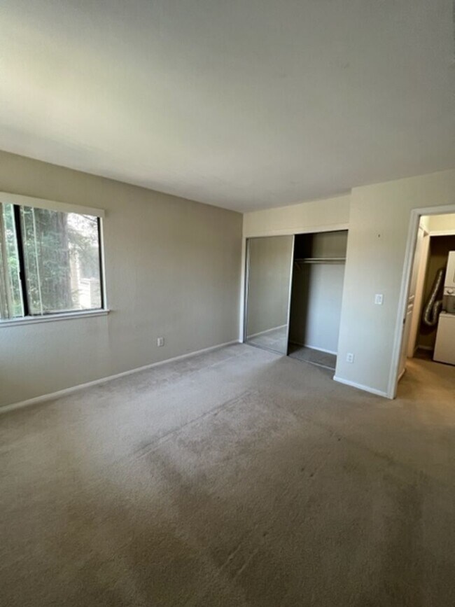 Building Photo - Nice 1 Bedroom and 1 Bathroom Condo $1,450.00