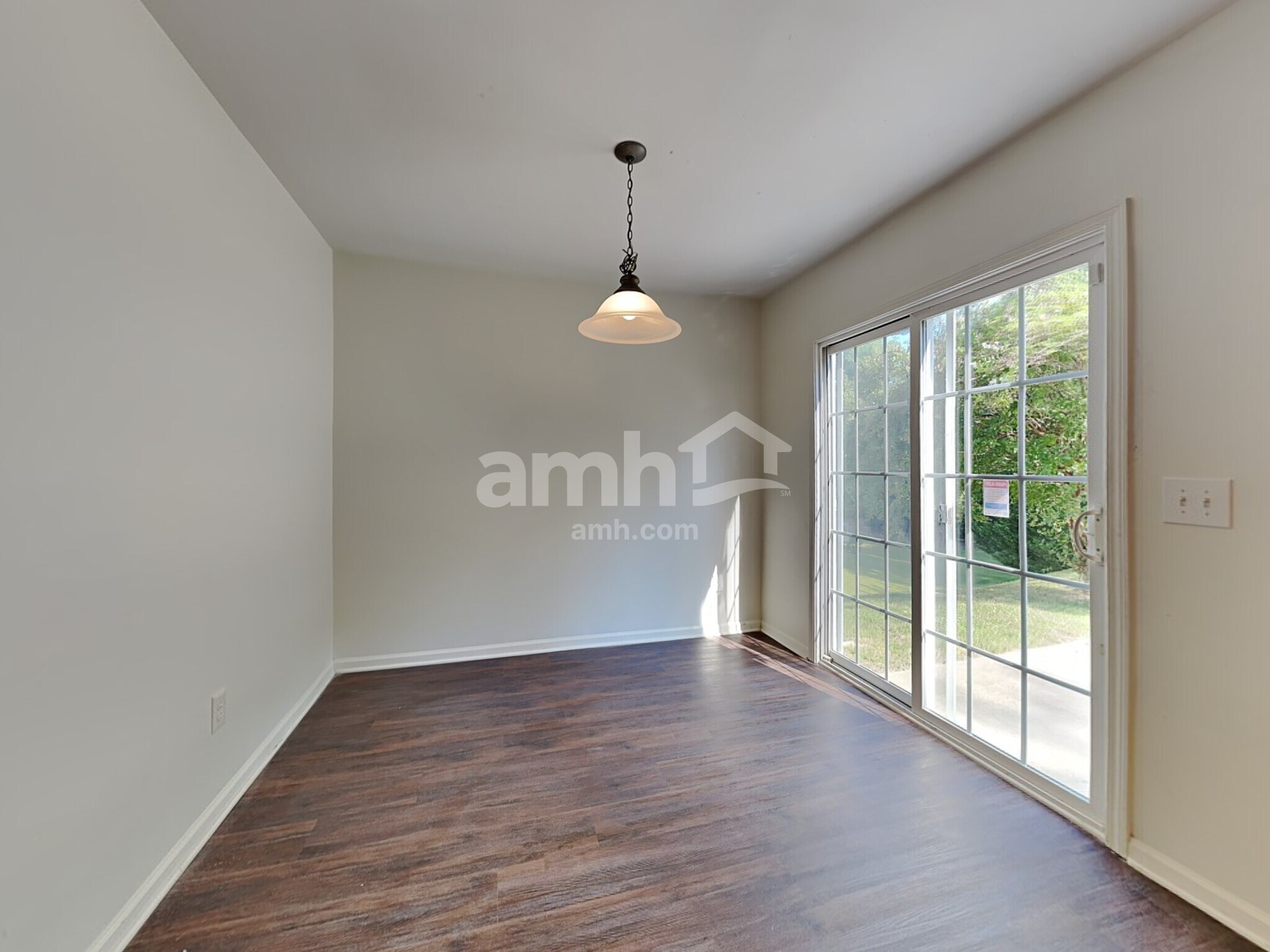 Building Photo - 606 3 Oaks Dr