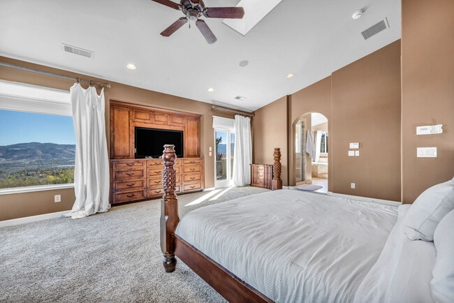 Building Photo - 1520 Taos Ln