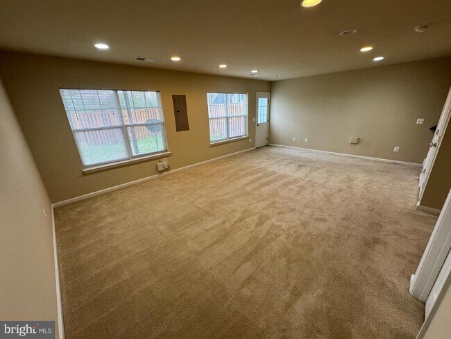 Building Photo - 105 Domino Ct