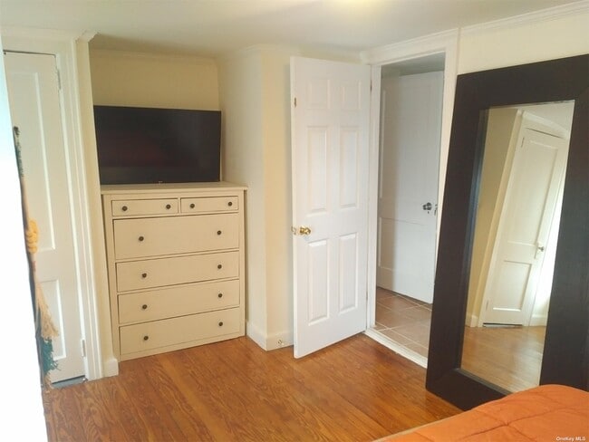 Building Photo - 164-03 119th Ave