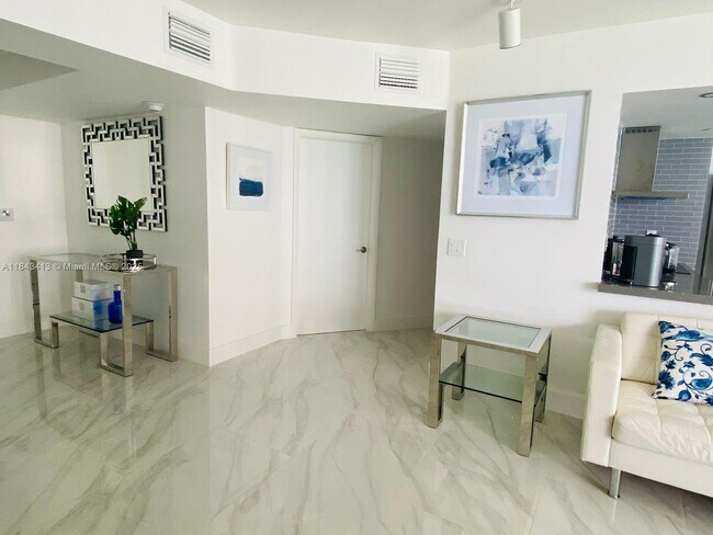 Building Photo - 16445 Collins Ave