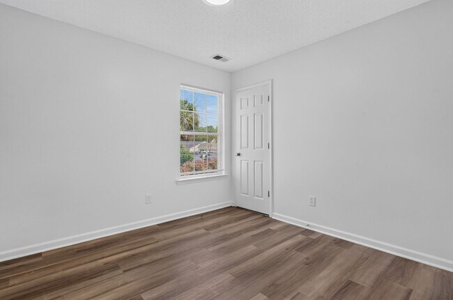 Building Photo - 20 Kimpton Dr