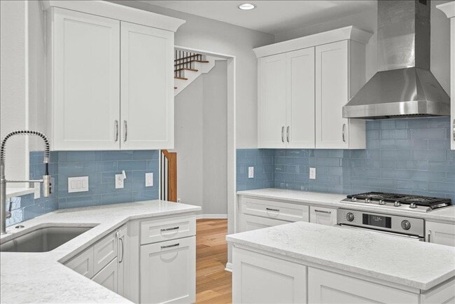 Building Photo - 5301 Deerwood Ln