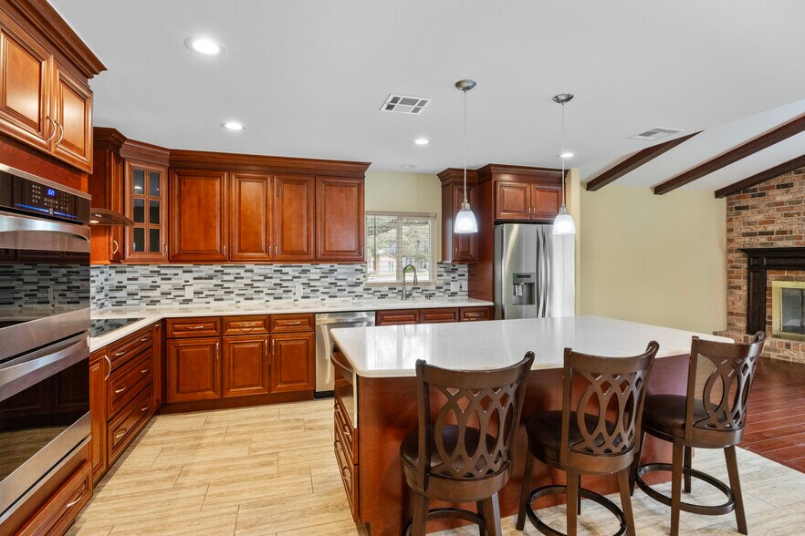 Building Photo - 17215 Sugar Crest Dr