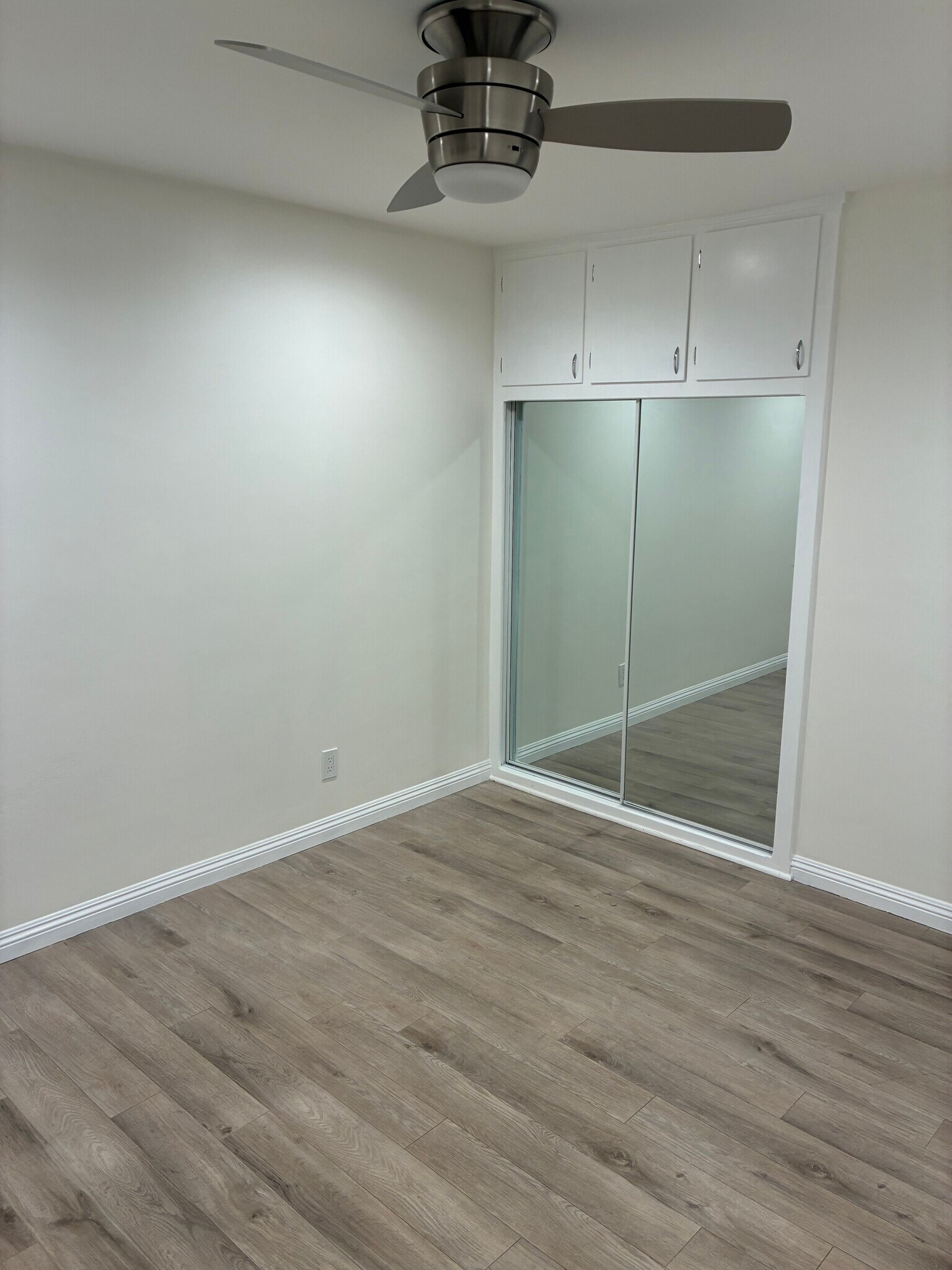 Building Photo - 12300 Manor Dr