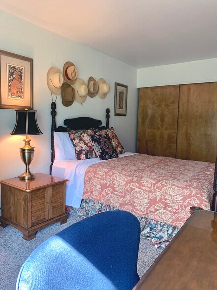 large second bedroom with queen bed - 1413 Coyote Rd