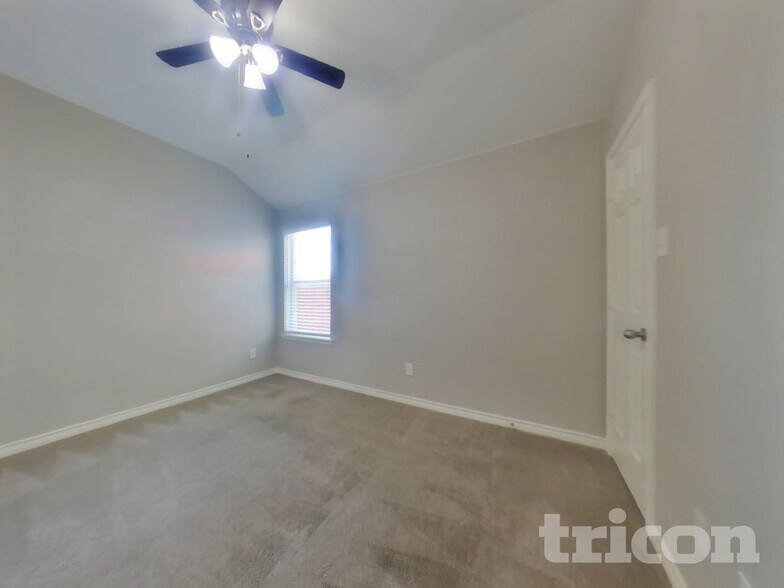 Building Photo - 909 Marist Dr