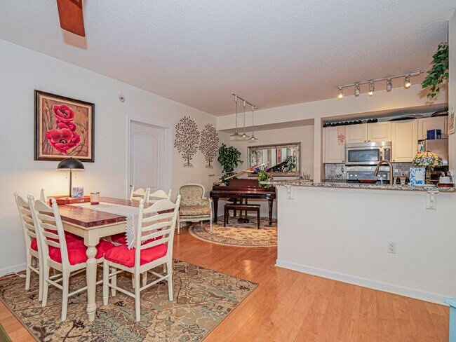 Building Photo - 5095 Fairways Cir