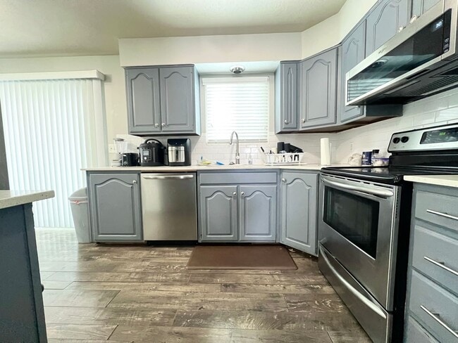 Building Photo - 5658 S Vlg Cir