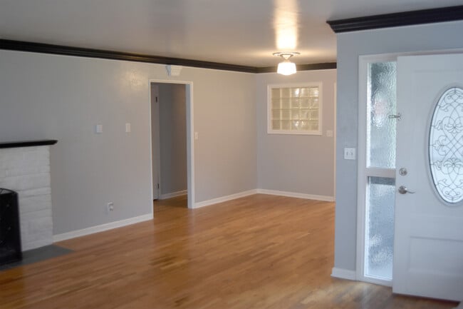 Building Photo - Charming Updated 1955 Rambler – 3 Bed, 2 B...