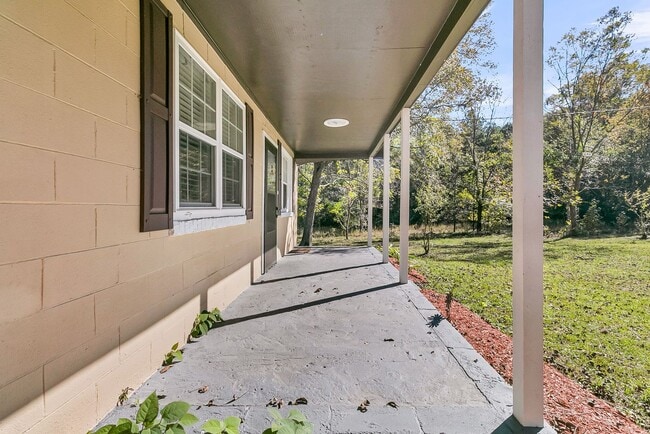 Building Photo - Tranquil Country Living on 2+ Acres — Spac...