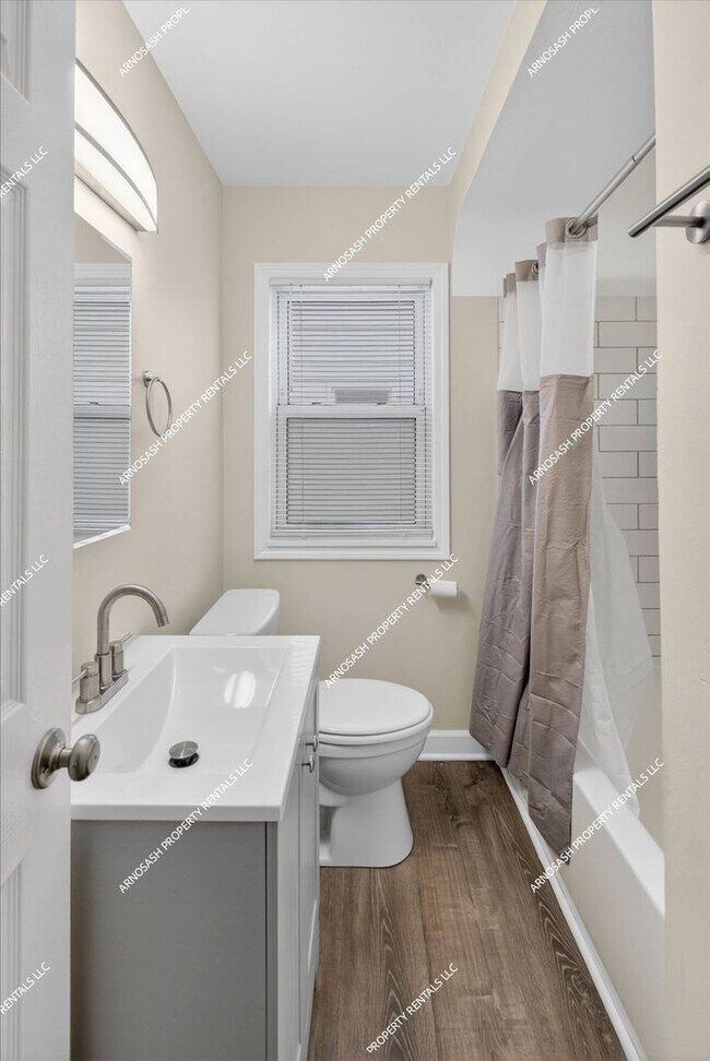 Building Photo - Charming Renovated 3-Bedroom Home for Rent in Eastpointe!