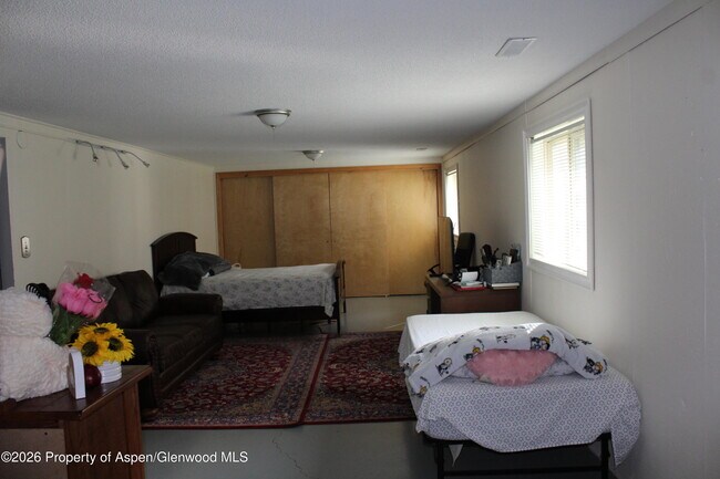Building Photo - 56 Ponderosa Dr