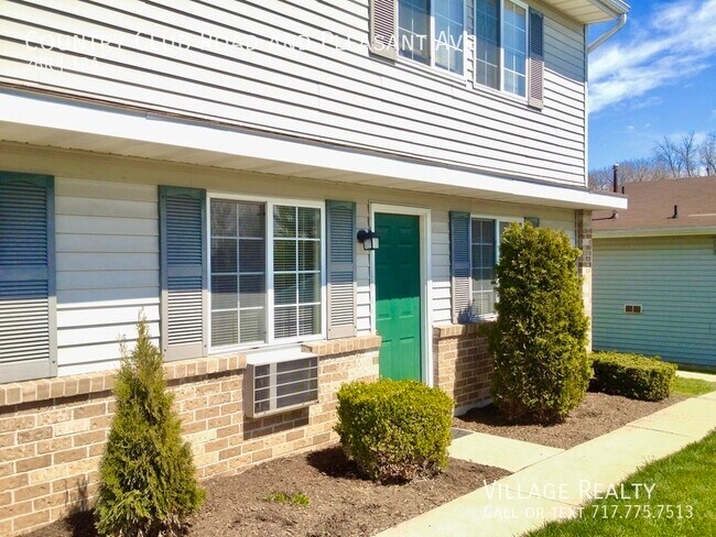 Building Photo - 615 Country Club Rd