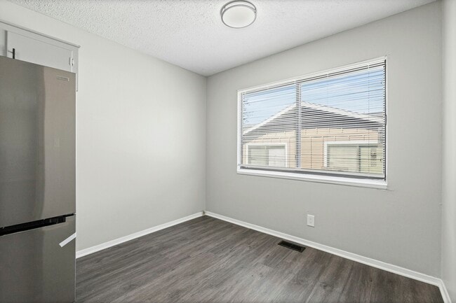 Building Photo - 2900 W 43rd Terrace