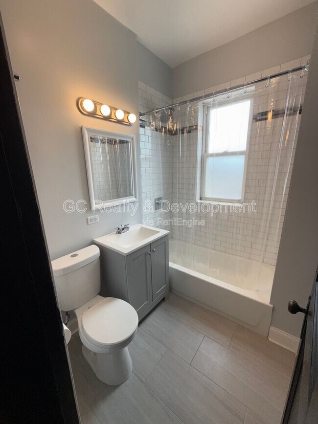 Building Photo - 1452 E Marquette Rd