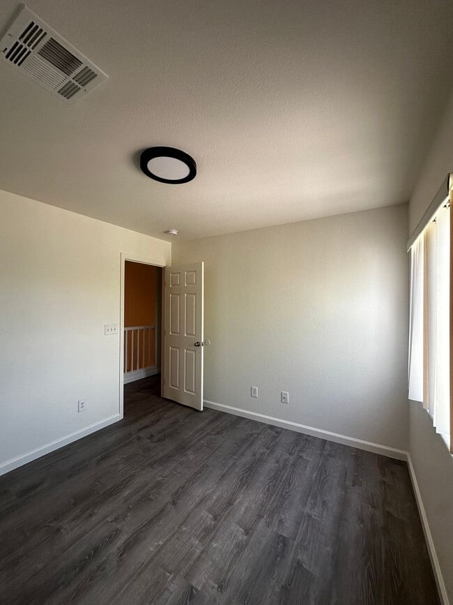 Building Photo - 3 Bedroom Home in the SW!