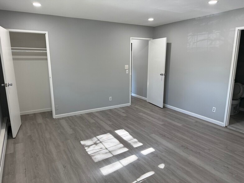 Building Photo - 1060 New Haven Ave