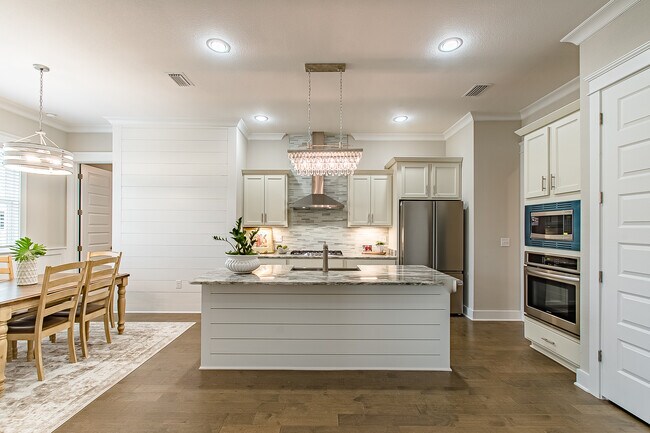 Building Photo - 327 Nandina Loop