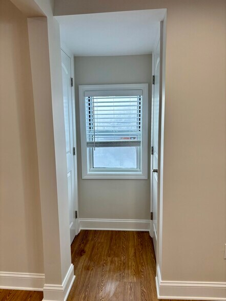 Building Photo - 6 Marwood Rd S