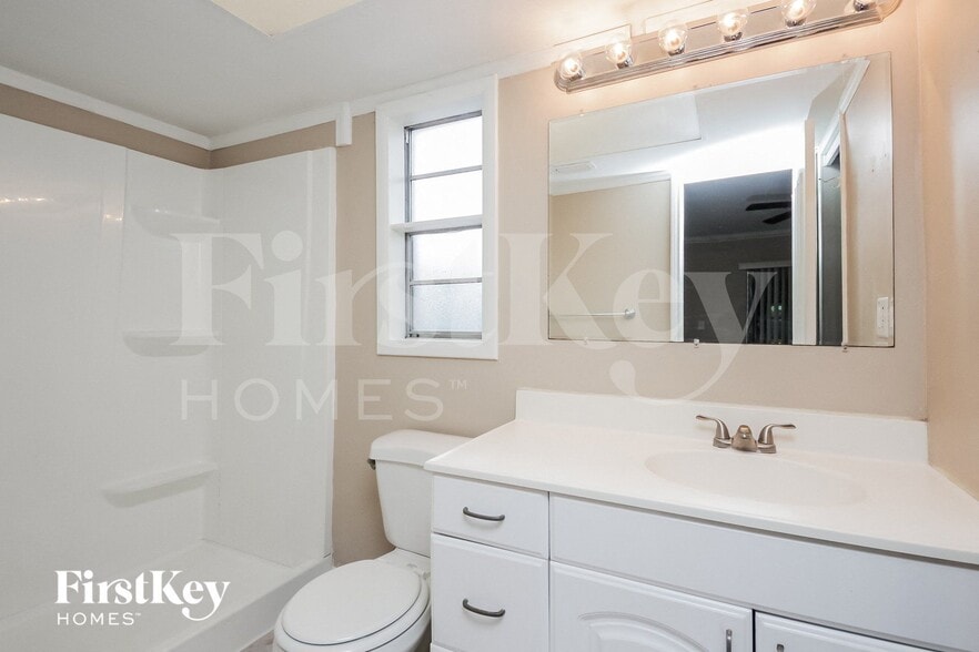 Building Photo - 2390 Meadow Ln