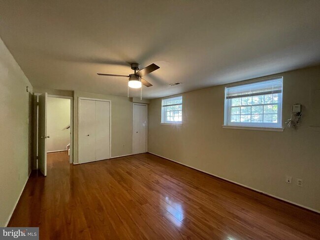 Building Photo - 11859 New Country Ln