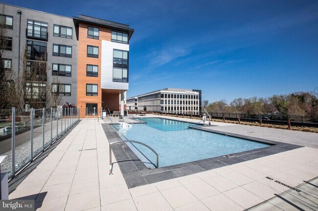 Building Photo - 145 Riverhaven Dr