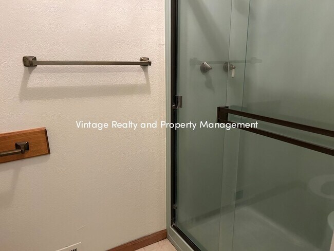 Building Photo - Available Soon!! Extra Big 5 Bedroom Country Home That You Have To See!!!