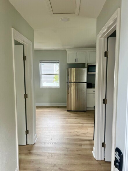 Building Photo - 1042 Paxson Ave