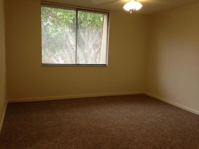 Building Photo - 8285 Severn Dr