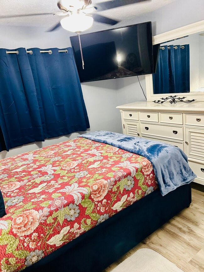 Building Photo - 5582 SE 42nd Ct