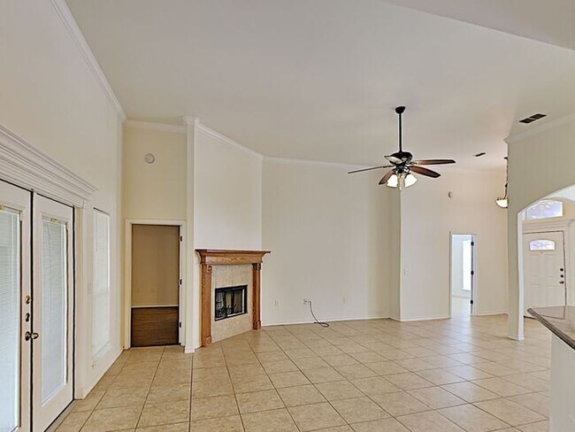 Building Photo - No Applications Fees* $500 off first month...