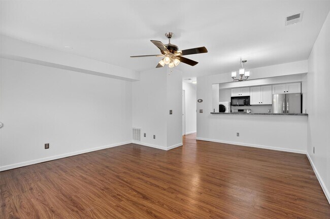 Building Photo - 276 Temple Hill Rd