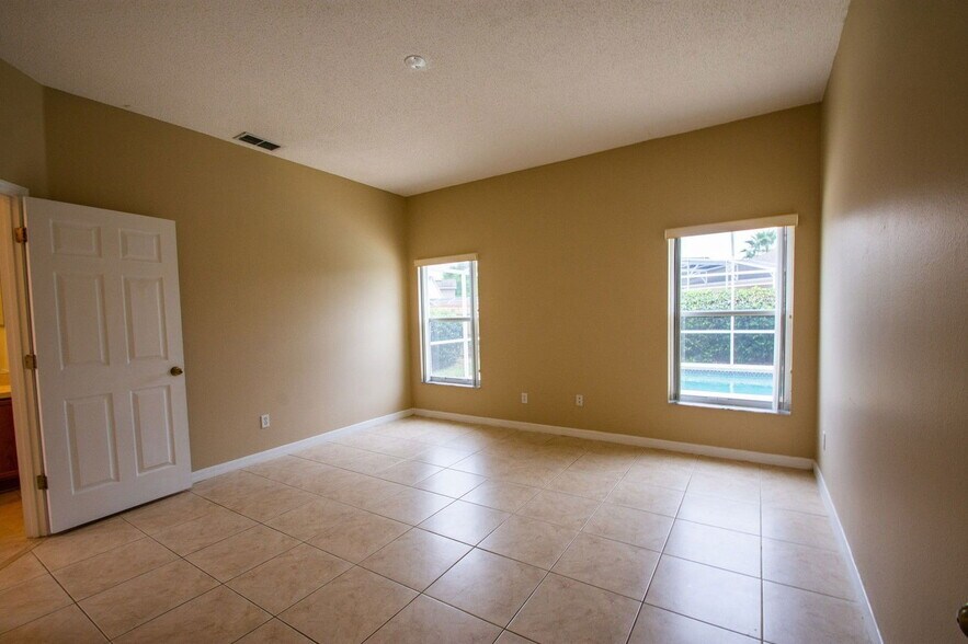 Building Photo - 421 Lockbreeze Dr