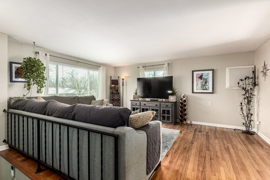 Building Photo - 11487 Larson Ln