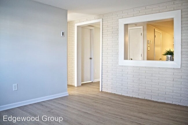 Building Photo - 1370 Smith St