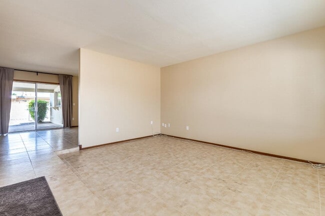 Building Photo - Tempe 3-Bedroom