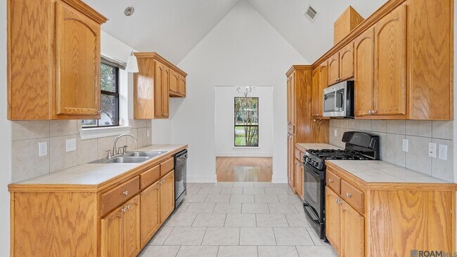 Building Photo - 12237 Spring Valley Dr