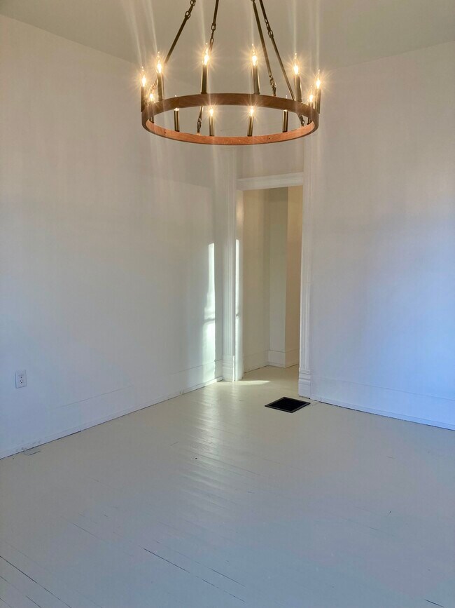 Building Photo - 415 3rd St