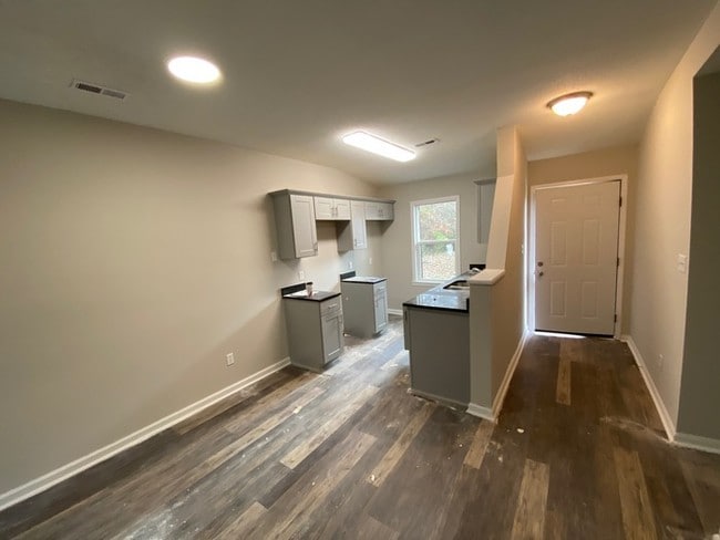Building Photo - 2625 Stewart Dr