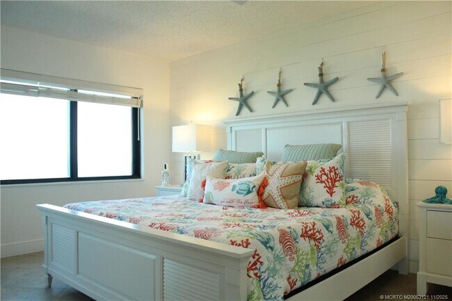 Building Photo - 10102 S Ocean Dr