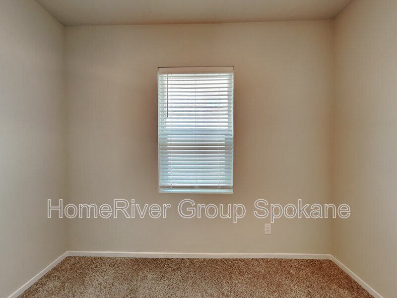 Building Photo - 5820 W Yorktown Ln