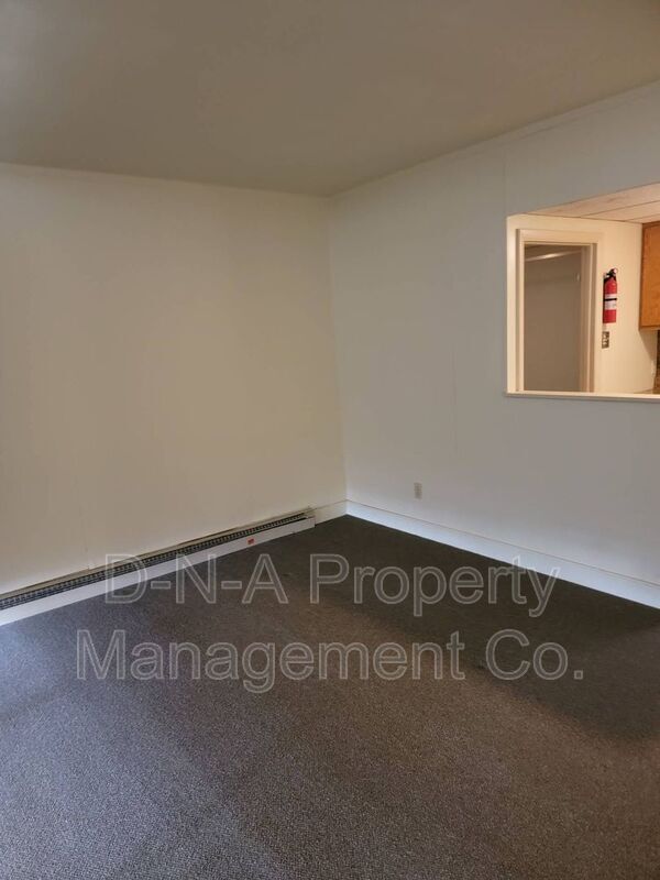 Building Photo - 115 3rd St